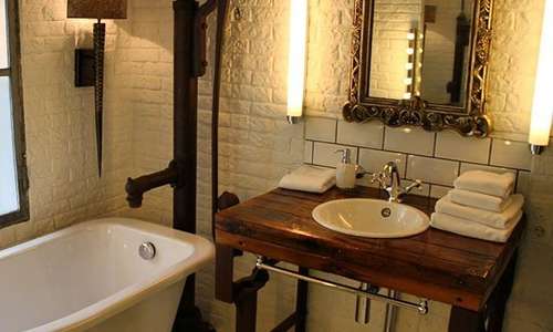Good morning ???? if you can start the day getting ready in this lovely bathroom - what can go wrong?!
#ackselhaus #ackselhausandbluehome #bathroomgoals #interior
#interiordesign #boutiquehotel #greatsmallhotels #instahotels #startyourdayright #berlin #hotel #hotellife
#travellerschoice #travel