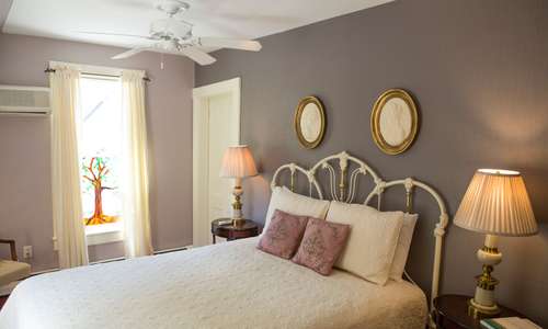 Our Cameo Room with a queen bed and full bath. Our Cameo Room with a queen bed and full bath.