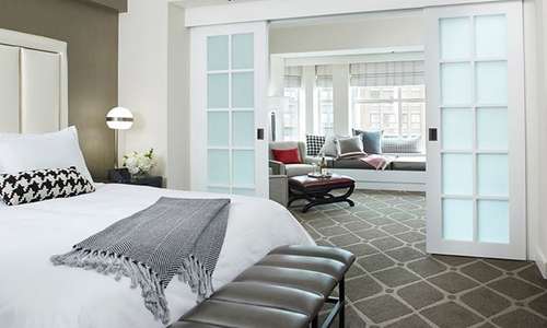 When touring your future campus, take a day or two to experience the city like a local. Our vibrant city hub is just steps from some of #Boston’s most prestigious universities and only a few T stops away from the Public Garden, Faneuil Hall, the Freedom Trail, and so much more. Begin planning your visit at the link in our bio.
#hotelcommonwealth #boston #bostonu #bostonpublicgarden #faneuilhall #freedomtrail #mbta #publicgarden #bostoncommon