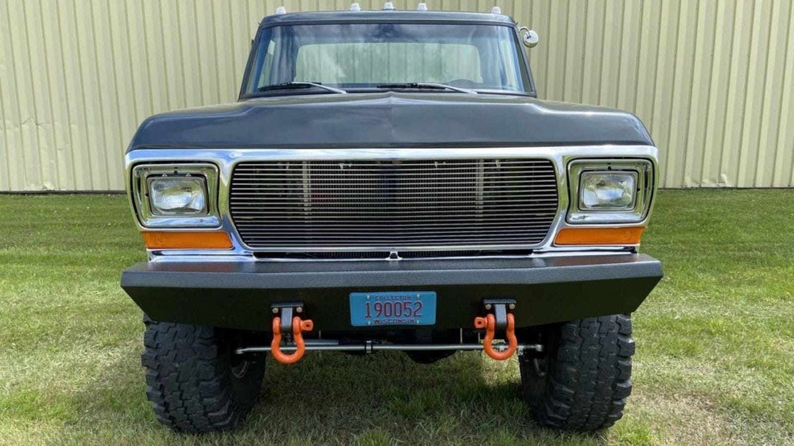 Lifted 1979 Ford F-250 Is Packing 460 Cubes of Power Underhood | Ford-trucks