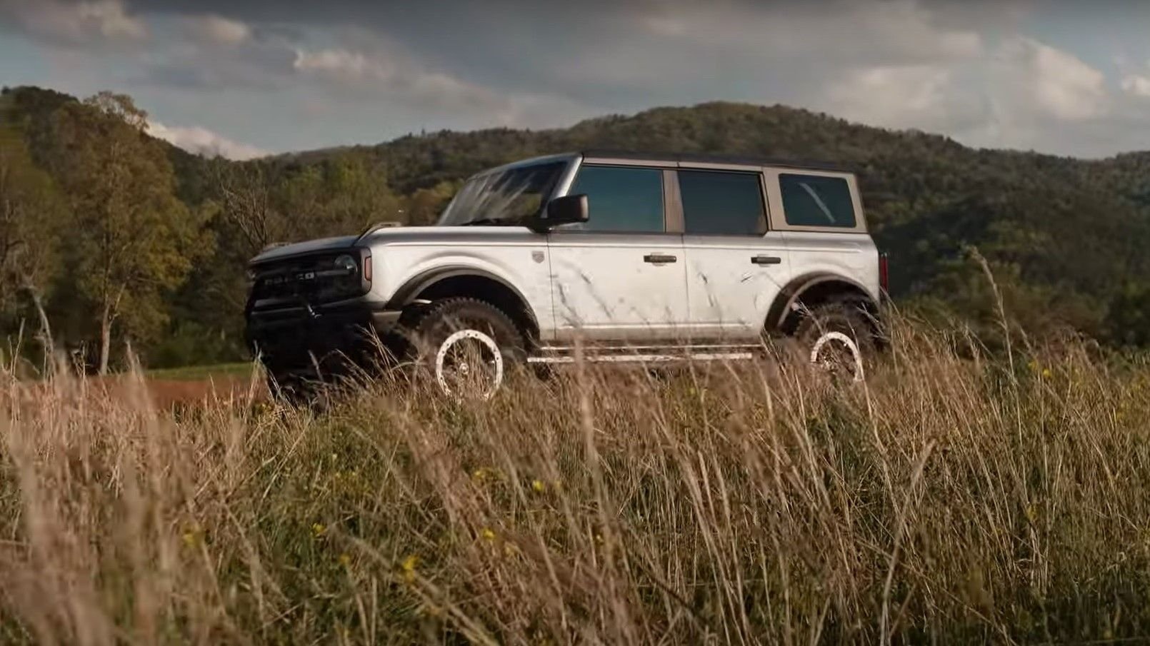 RetroMod Bronco: 2021 Ford Bronco Sasquatch Custom Dressed In 1980s Glory