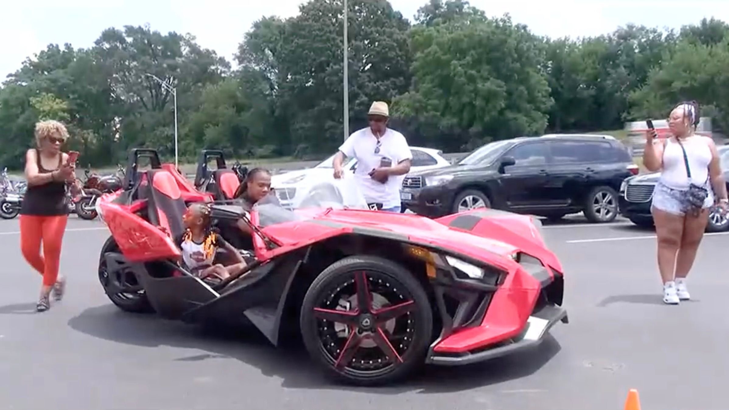 HarleyDavidson Dealer Throws Party for SevenYearOld Megafan Hdforums