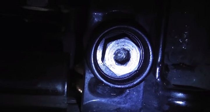 Harley Davidson Softail oil drain