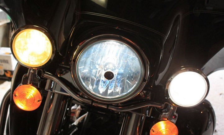 Yellow fog lights on Harley