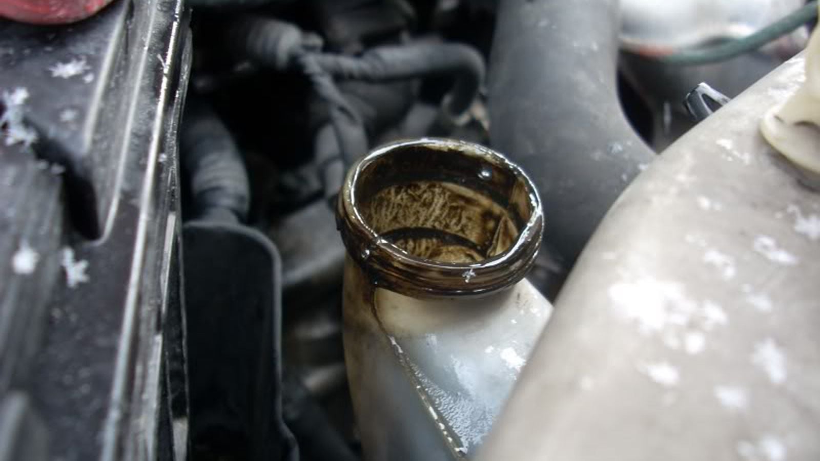 Honda Accord: Why Does My Engine Oil Flow Into the Coolant Reservoir