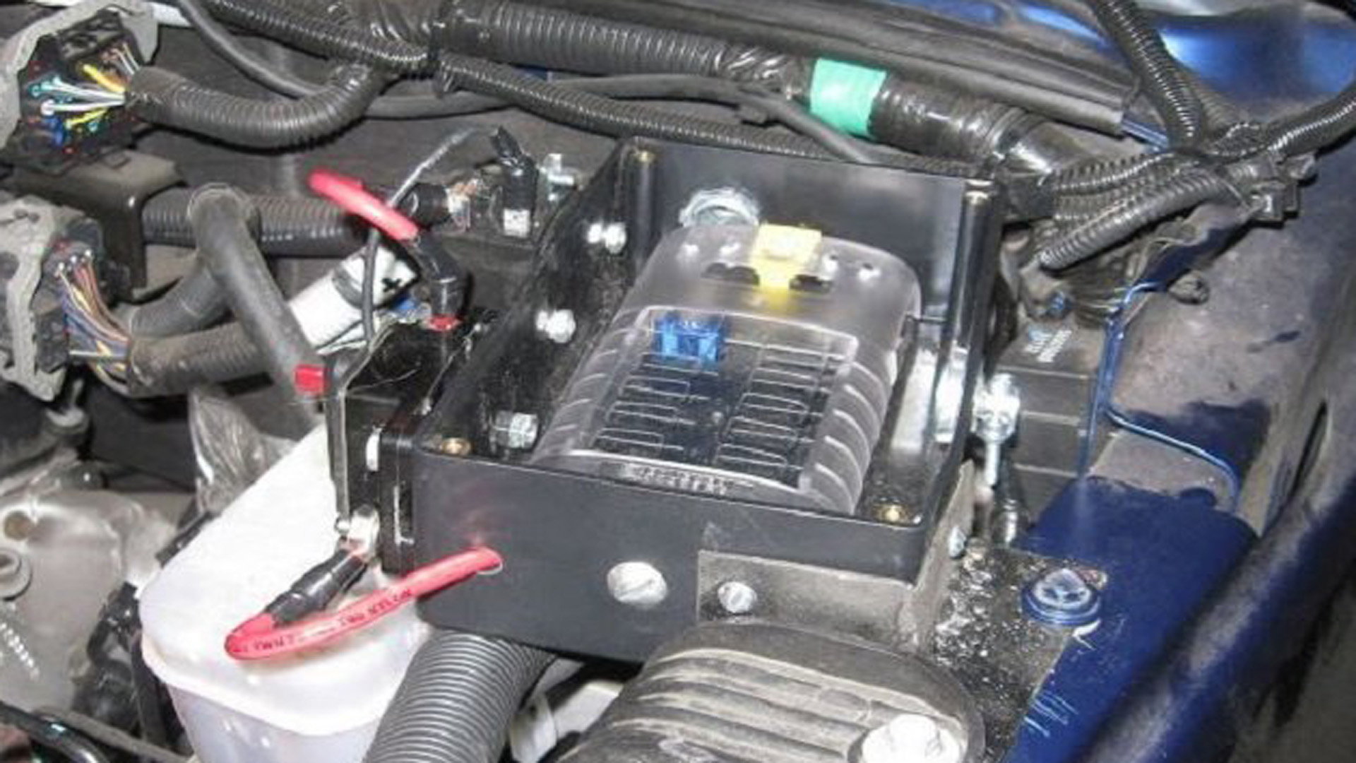 Jeep Wrangler JK: How to Install Auxiliary Fuse Box | Jk-forum