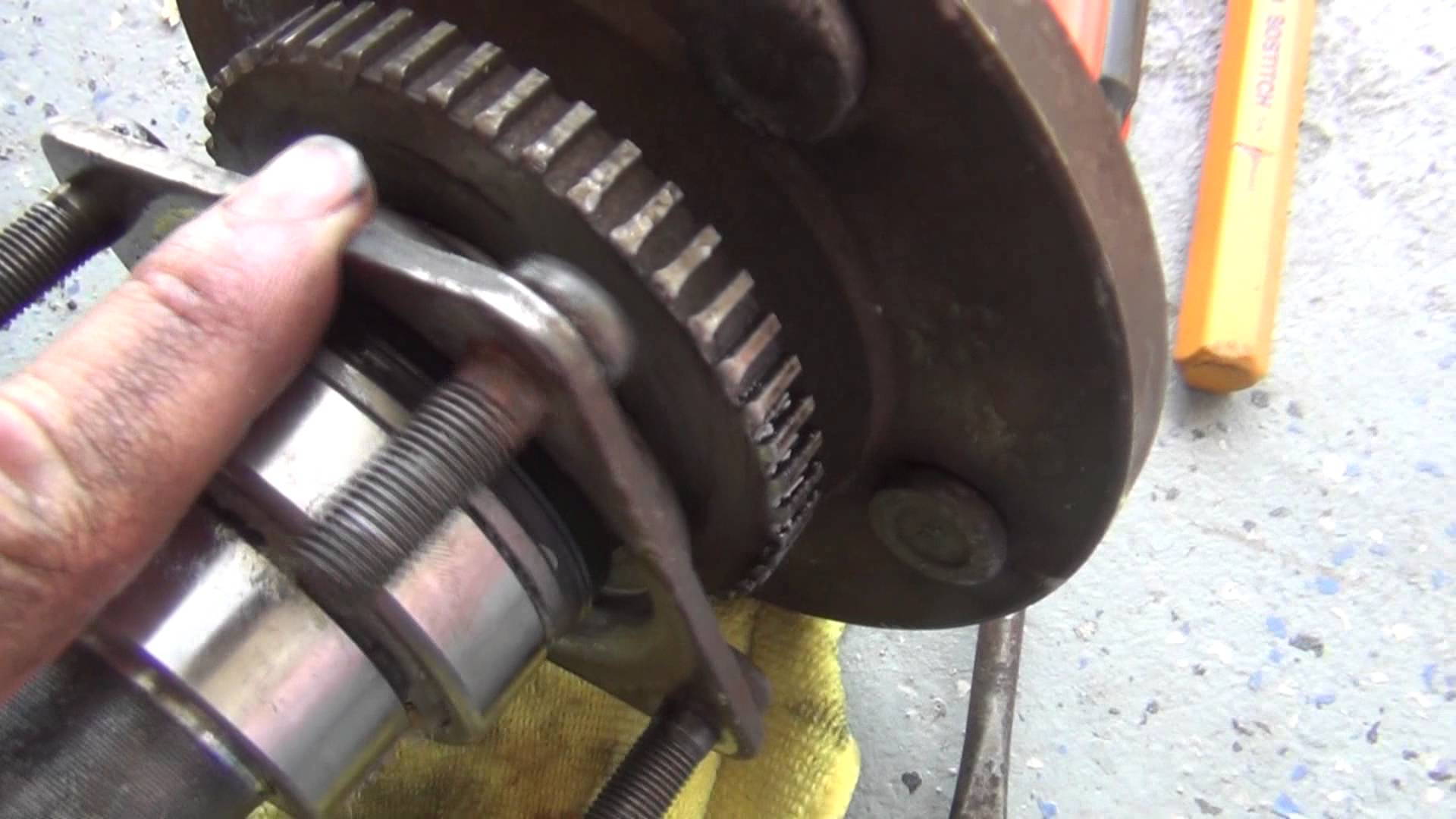 Jeep Wrangler JK: How to Replace Rear Wheel Bearings | Jk-forum