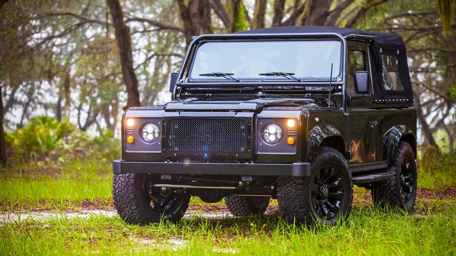 LT1-Powered Land Rover Defender 90 Will Make You Forget About The New One