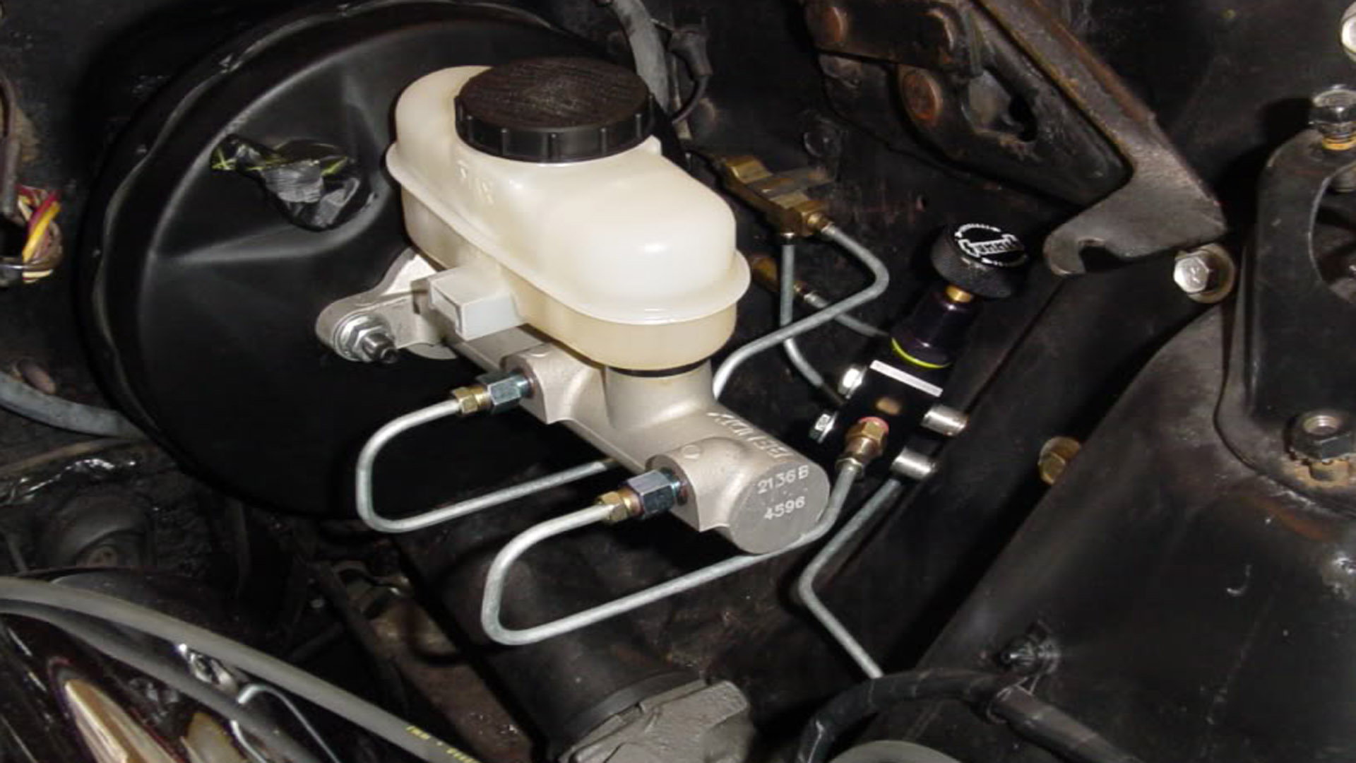 Ford Mustang 1994-2014: How to Replace Brake Master Cylinder