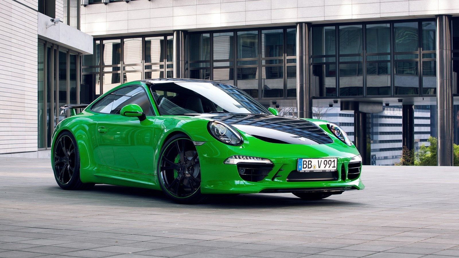 Daily Slideshow Feast Your Eyes on These UniquelyColored Porsches