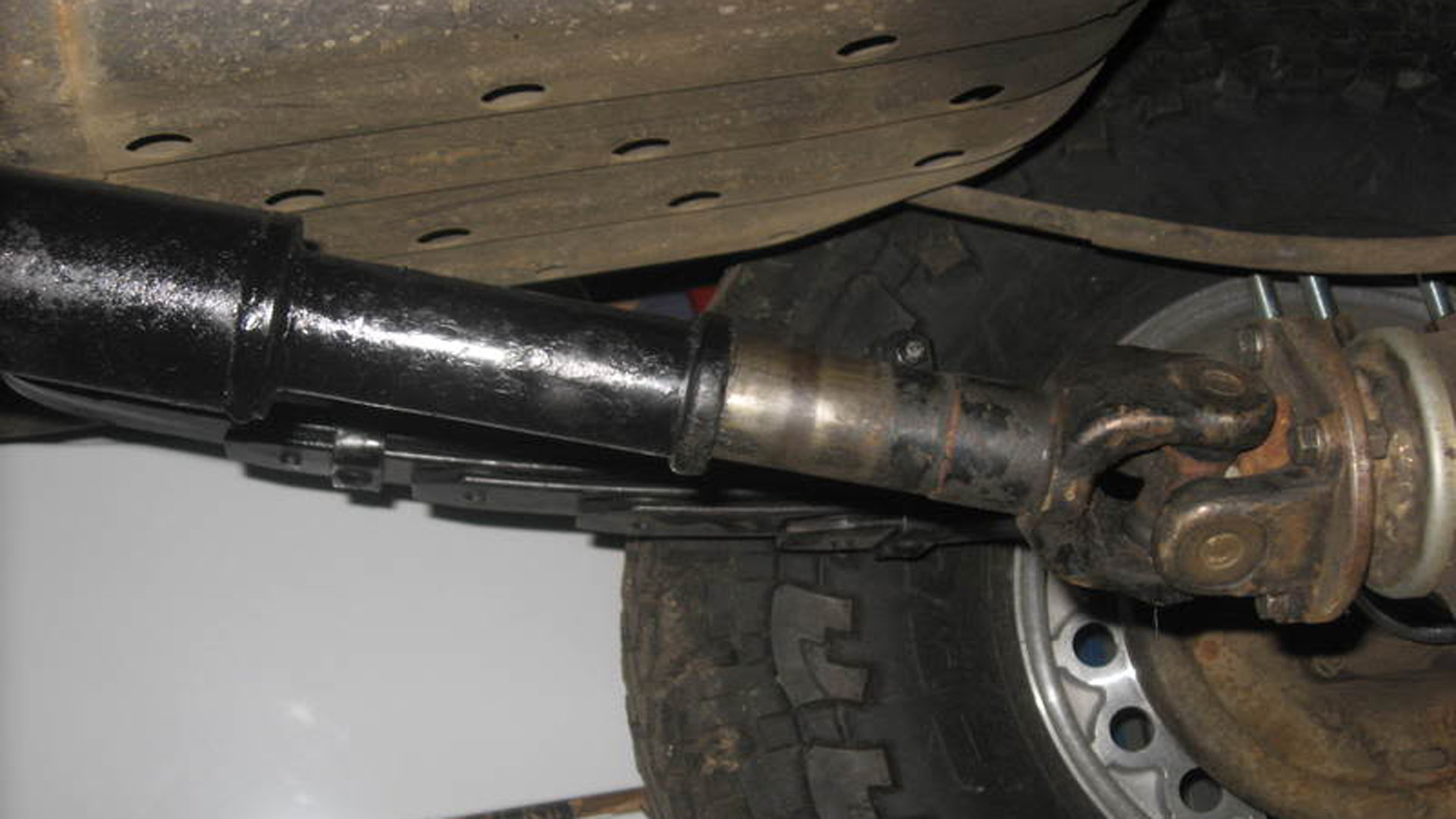 Front Driveshaft For 1989-95 Toyota 4 Runner and Pickup with Manual Transmission