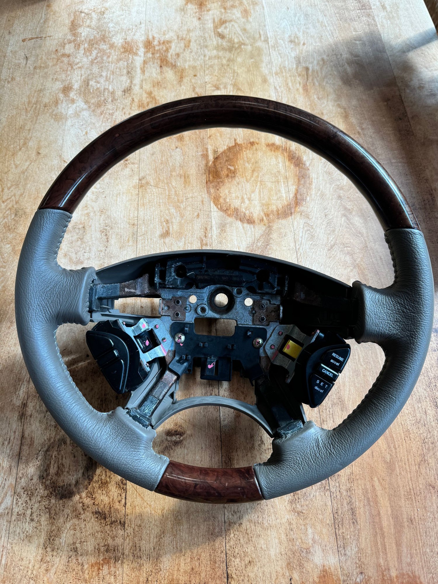 Steering/Suspension - OEM Steering Wheel TL & CL– Brown Wood trim, w/new Parchment Leather - Used - 1999 to 2003 Acura TL - 2002 to 2003 Acura CL - 2003 to 2005 Acura MDX - Seattle, WA 98105, United States