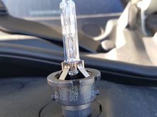 The stock bulb is a standard Philips DS2 35 Watt