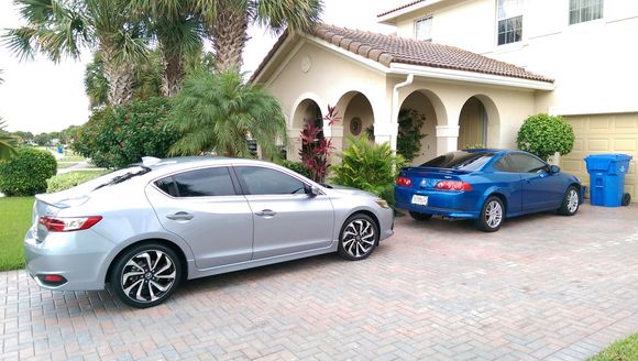 My daughters RSX in the background :) thats why i could not get the Catalina Blue i really wanted....