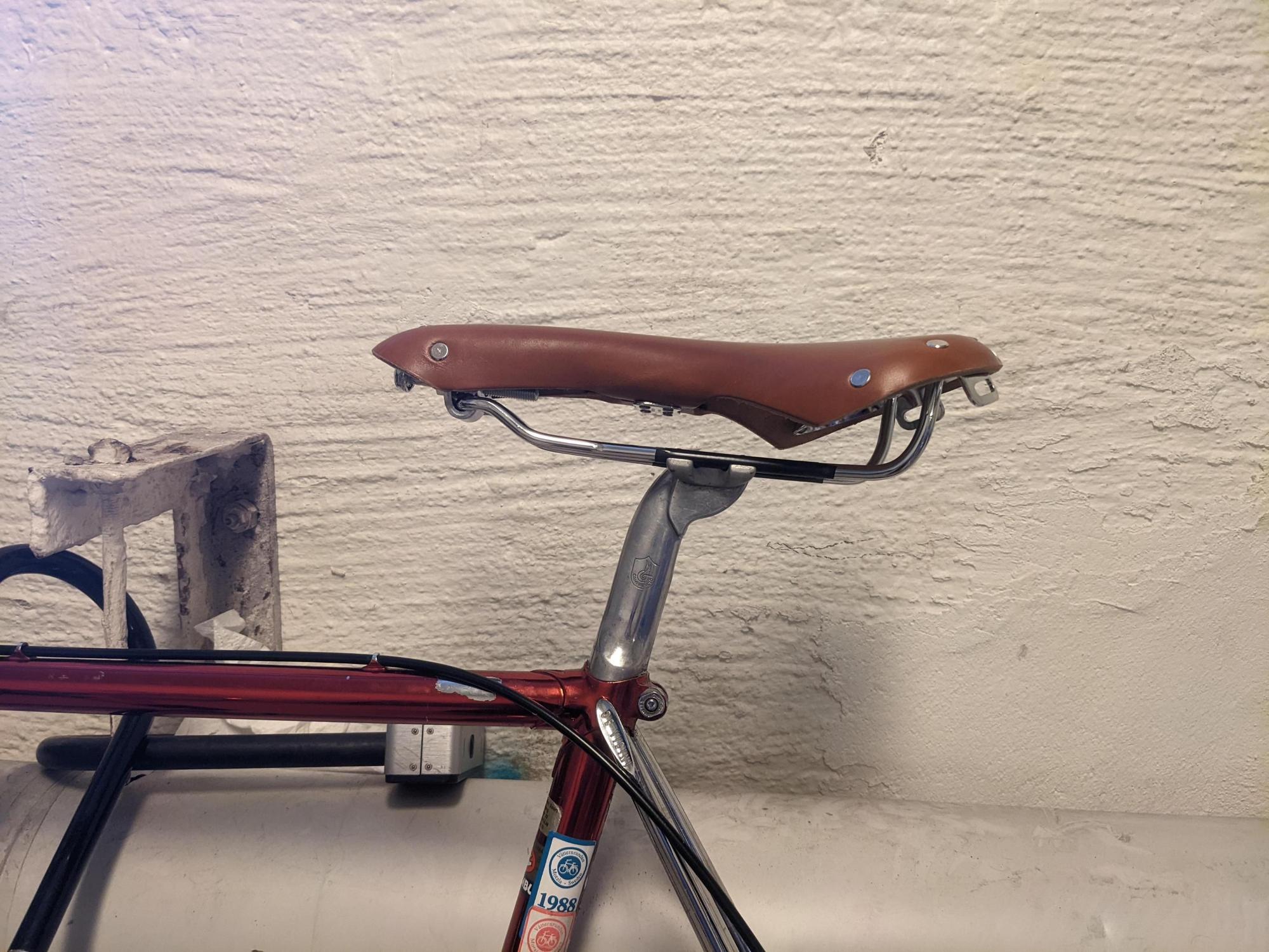 changing saddle on bike