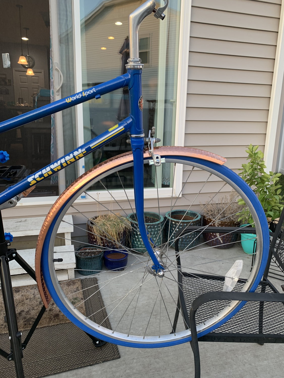 Copper colored hammered fenders looking cool on the rebuild Bike