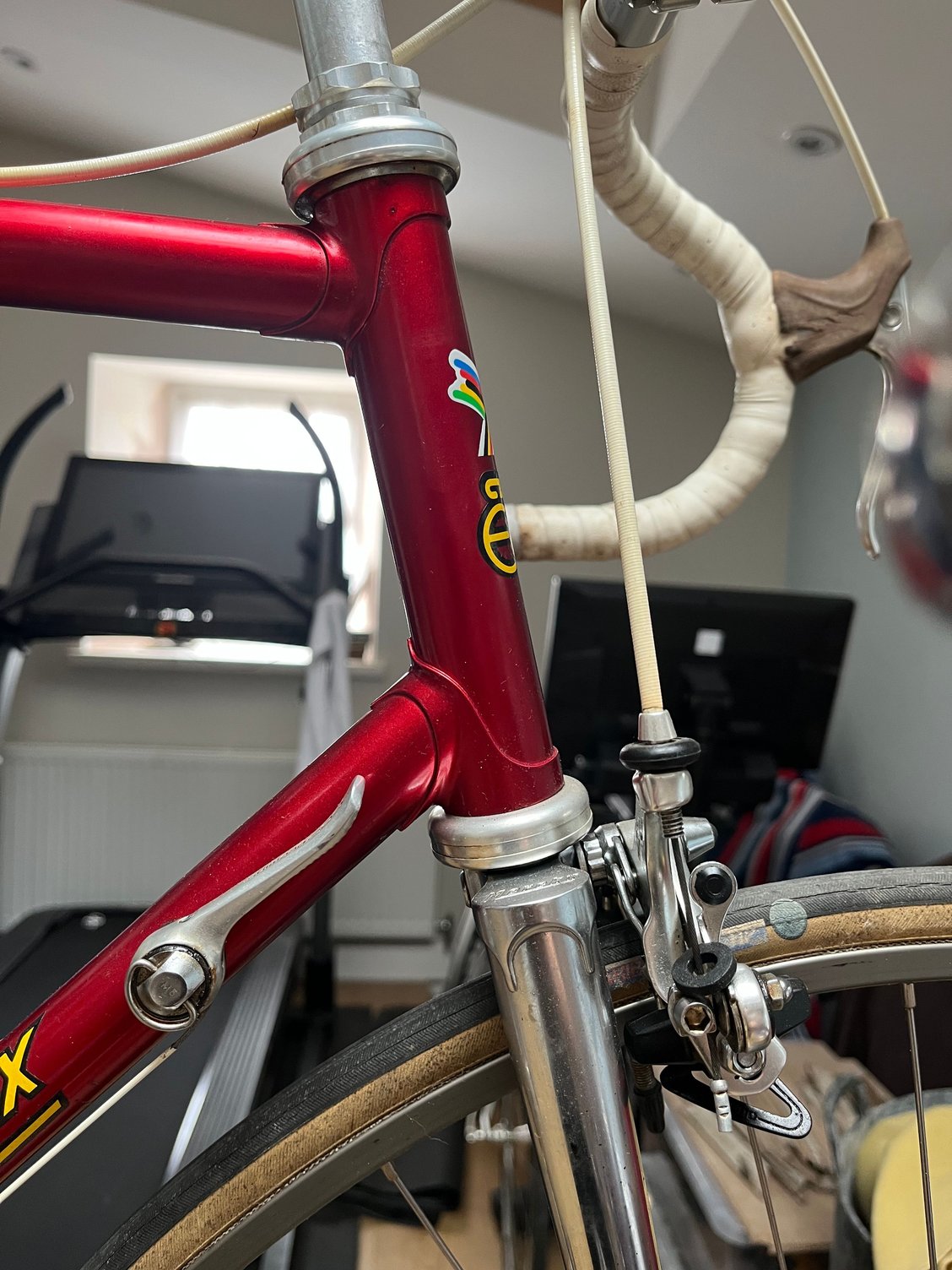 Short lugs? Not sure.