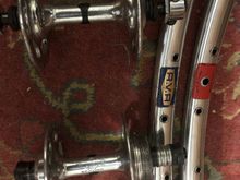 Next task will be to build the wheels - thanks to Lynn for the AVA rims, will be mated to these high flange '75 dates on the locknuts. Need to locate a rear flat blade skewer....