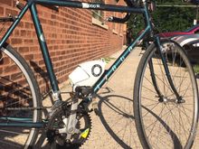 Out in the sun to showcase that '90's Teal! 