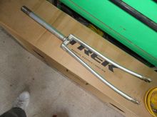 Really tall steerer tube. Likely fits both 27" and 700c wheels.