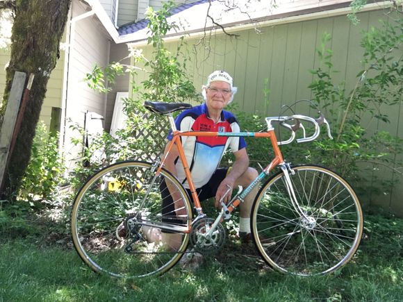 Post ride pic. The 6 pound weight gain over last few months is showing - in more than one way.  BTW, I wore a helmet on the ride.