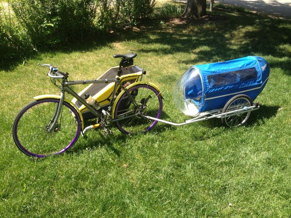 This inline 2-seater is probably pretty slippery insofar as child trailers go!  