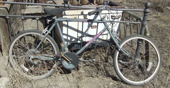 This is the Huffy at the bike graveyard several have asked about. It's a Granite Pass one seriously confused bike.