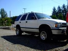 2" body lift, t-bar crank and 30/9.5/15 tires. New wheels.    1 1/2" off set