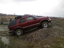 Before the front end upgrade.  2 inch body, cranked up torsion bars, lifter springs in the rear.  31x10.5 BFGs.  Full sized spare on roof.