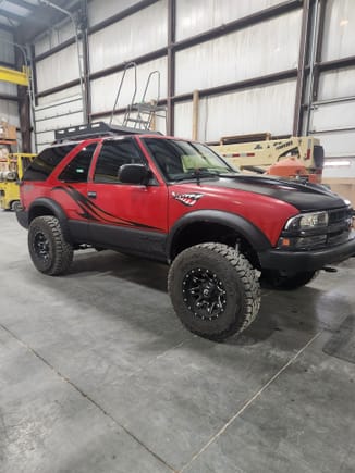 2002 LS ZR2 w/ 2.5 rough country baby lift on stockish 31's