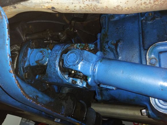 78 K5 . Looking back from inside of front right wheel to double cardan joint fastened to transfer case.

Two U joints connected with a ball joint in between.
