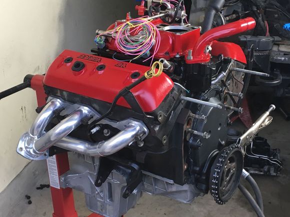 Timing chain, oil pump and seals complete.