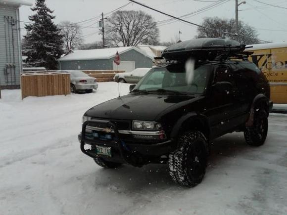 loves the snow !!