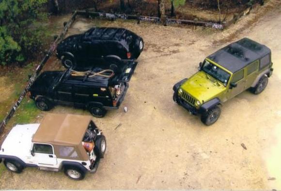 Ahhh im trapped by jeeps!!!