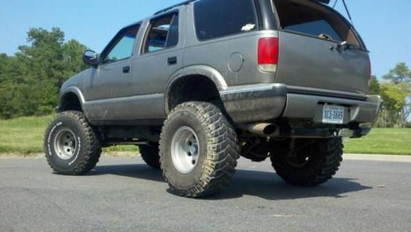 I LOVE this stance from this angle... looks mean!