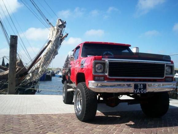 100 1229.     35" tyres on 10j rims