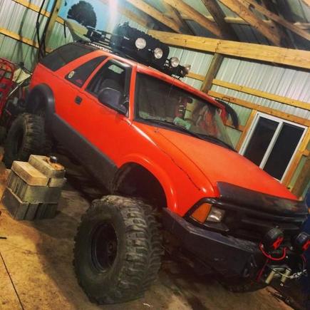 97 blazer 4.3 
Jeep waggy front d44 rear
Mitsubishi montero d44 rear axle
4.56 gears 35-14.50-15 Boggers
Winch bumper-9000lb trail fx winch 
Astro van steering box 
ORD sfa kit