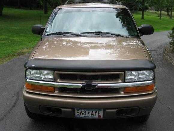 Bowtie and windshield strip