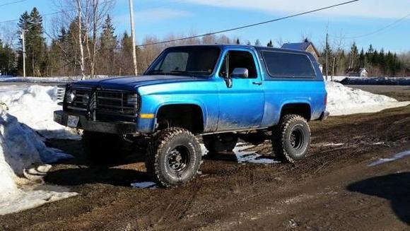 Finished (for now)  6 inch lift  dana 44 front gm 14 bolt rear running 4:10 gears.