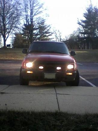 The fog lamps are actually much brighter than they appear here. Combined with H4 low beams, they make the high beams unnecessary.