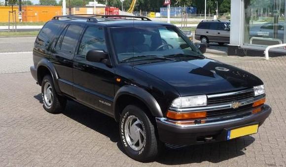 Chevrolet Blazer 4.3   V6
Front view
