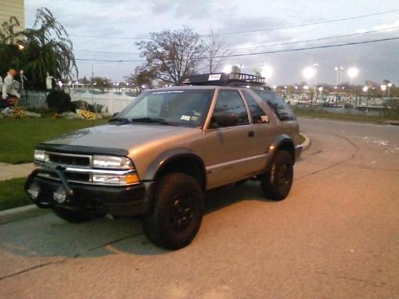 updated blazer!! New rage motorsports roof rack with air fairing, clear corner turn signals, new stock taillights (no more blackout), 2 inch fabtech lift shackles not installed yet.