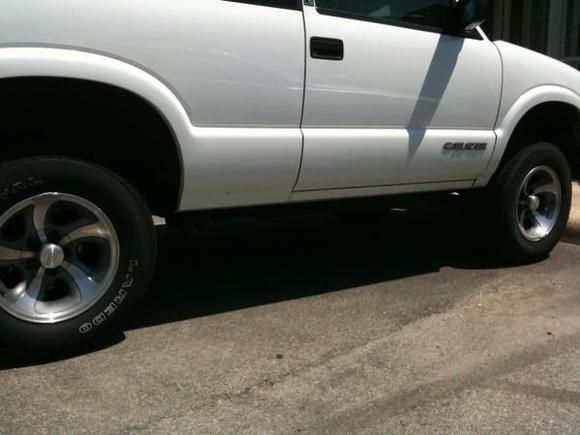 I need 2 more inches of body lift and then i can move on to tires.