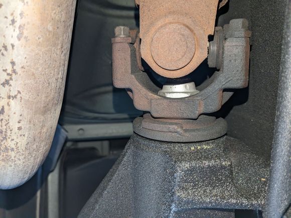 Leaking pinion seal. Is the gap from yoke to diff normal?