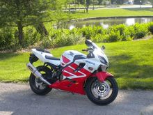 2001 CBR 600 F4i with Full Akrapovic Exhaust