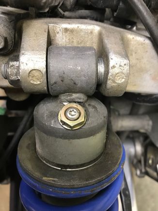 Hi all
Just in the process of rebuilding my mc22, for some reason the rear shock sits of centre on the top bracket.
This is because the cap head bulls all the way through from the RHS.
Does this seem correct, can anyone please take a photo of their unit?
Thanks 