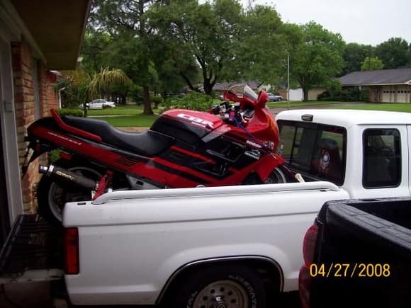 My '91 CBR 1000F when I first picked it up in LaPorte,Texas in April of 2008. Pretty much rained all the way back to Franklin, Louisiana that day.