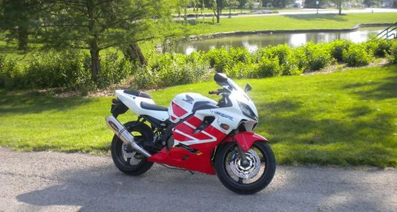 2001 CBR 600 F4i with Full Akrapovic Exhaust