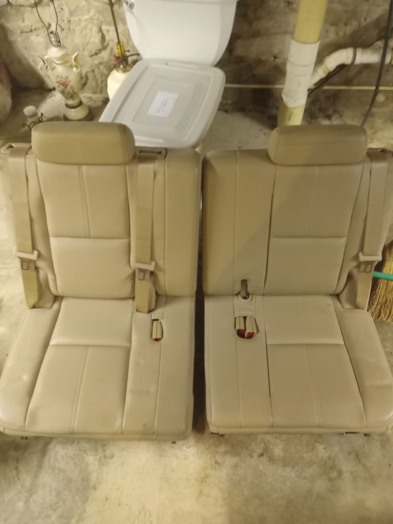 Interior/Upholstery - Chevy Tahoe 3rd Row Seats - Used - 2007 to 2014 Chevrolet Tahoe - Williamsport, MD 21795, United States