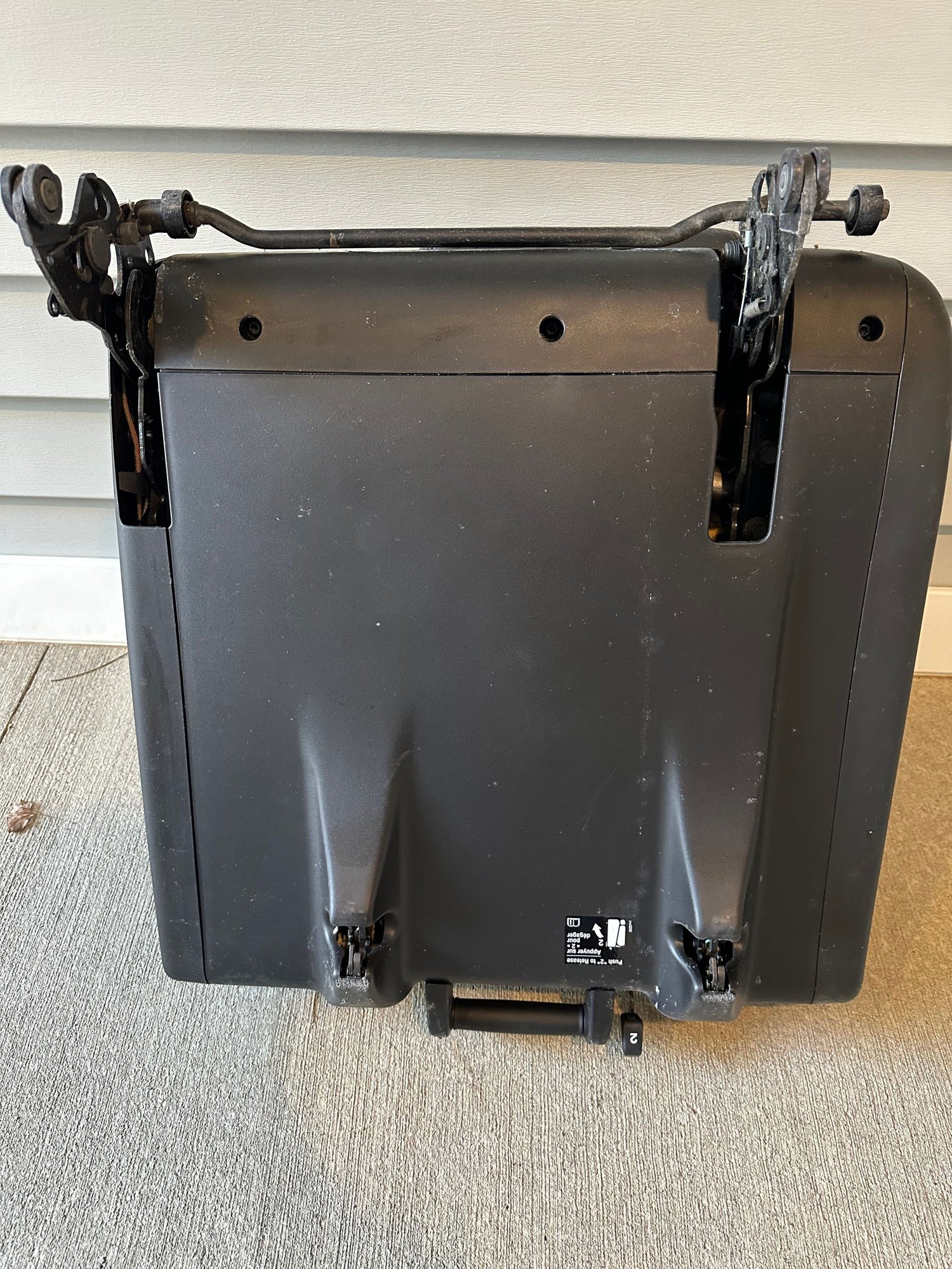 Interior/Upholstery - 2011 Surburban 3rd row Seats - Used - 2011 Chevrolet All Models - Powell, OH 43065, United States